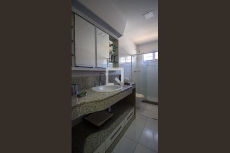 Casa de condomínio à venda com 320m², 4 quartos e 2 vagas Casa de condomínio à venda com 320m², 4 quartos e 2 vagasBanheiro Social