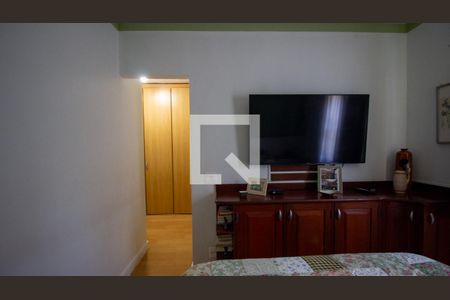 Casa de condomínio à venda com 320m², 4 quartos e 2 vagas Casa de condomínio à venda com 320m², 4 quartos e 2 vagasSuíte