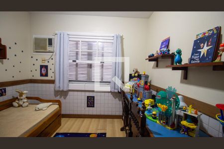 Casa de condomínio à venda com 320m², 4 quartos e 2 vagas Casa de condomínio à venda com 320m², 4 quartos e 2 vagasQuarto 3