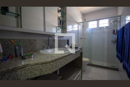 Casa de condomínio à venda com 320m², 4 quartos e 2 vagas Casa de condomínio à venda com 320m², 4 quartos e 2 vagasBanheiro Social