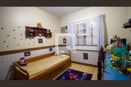 Casa de condomínio à venda com 320m², 4 quartos e 2 vagas Casa de condomínio à venda com 320m², 4 quartos e 2 vagasQuarto 3