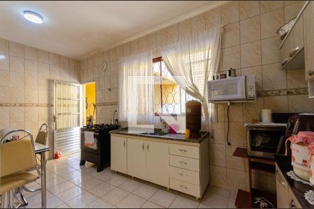 Casa à venda com 130m², 4 quartos e 2 vagas Casa à venda com 130m², 4 quartos e 2 vagasCozinha