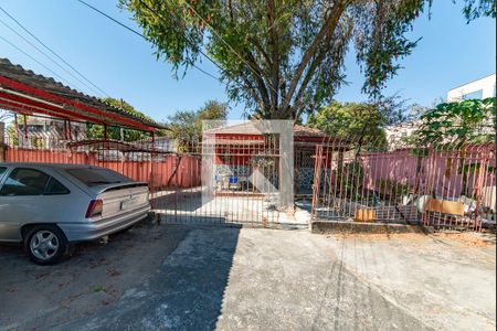 Casa à venda com 245m², 3 quartos e 25 vagas Casa à venda com 245m², 3 quartos e 25 vagasGaragem