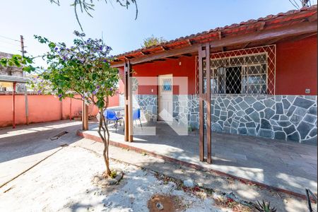 Casa à venda com 245m², 3 quartos e 25 vagas Casa à venda com 245m², 3 quartos e 25 vagasVaranda