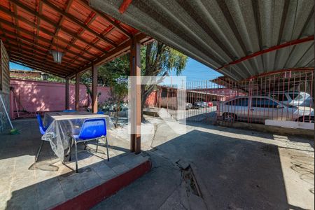 Casa à venda com 245m², 3 quartos e 25 vagas Casa à venda com 245m², 3 quartos e 25 vagasVaranda