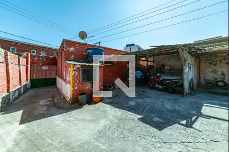 Casa à venda com 245m², 3 quartos e 25 vagas Casa à venda com 245m², 3 quartos e 25 vagasGaragem