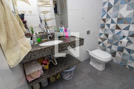 Casa de condomínio à venda com 198m², 4 quartos e 2 vagasBanheiro Social