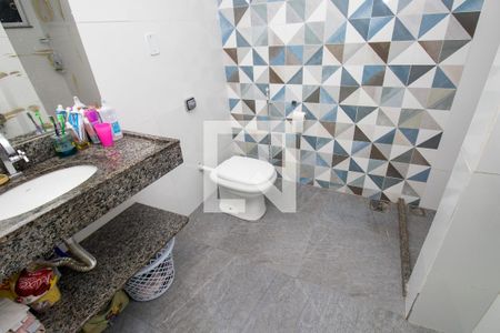 Casa de condomínio à venda com 198m², 4 quartos e 2 vagasBanheiro Social