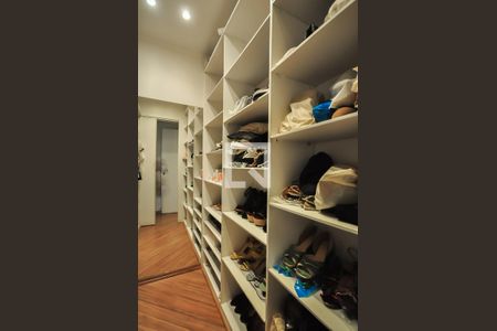 Apartamento à venda com 130m², 3 quartos e 2 vagas Apartamento à venda com 130m², 3 quartos e 2 vagasArmário da Suíte