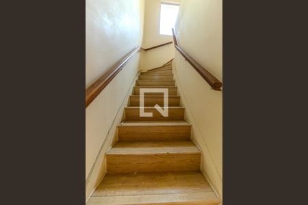 Casa à venda com 210m², 5 quartos e 3 vagasEscada