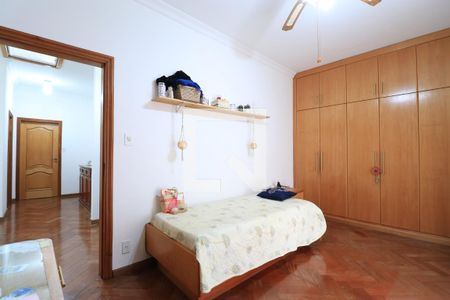 Casa à venda com 500m², 4 quartos e 5 vagasQuarto 2