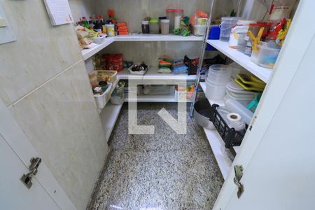 Casa à venda com 500m², 4 quartos e 5 vagasDespensa