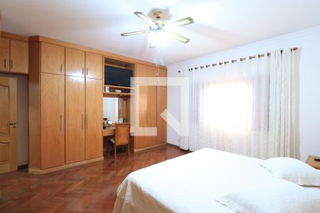 Casa à venda com 500m², 4 quartos e 5 vagasSuíte 2