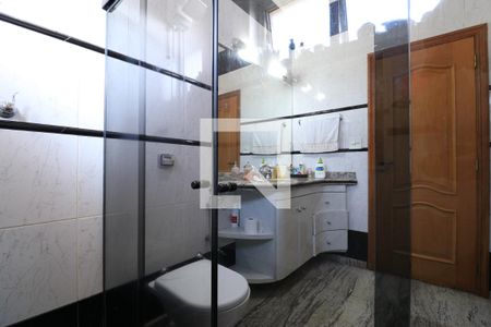 Casa à venda com 500m², 4 quartos e 5 vagasBanheiro 3