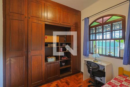 Casa à venda com 300m², 6 quartos e 2 vagas Casa à venda com 300m², 6 quartos e 2 vagasQuarto