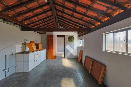 Casa à venda com 300m², 6 quartos e 2 vagas Casa à venda com 300m², 6 quartos e 2 vagasÁrea de serviço