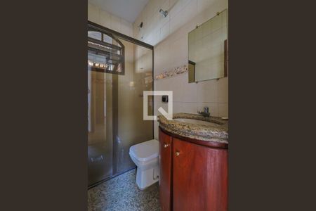 Casa à venda com 300m², 6 quartos e 2 vagas Casa à venda com 300m², 6 quartos e 2 vagasBanheiro