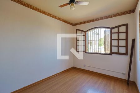 Casa à venda com 300m², 6 quartos e 2 vagas Casa à venda com 300m², 6 quartos e 2 vagasQuarto