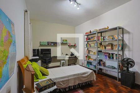 Casa à venda com 300m², 6 quartos e 2 vagas Casa à venda com 300m², 6 quartos e 2 vagasQuarto