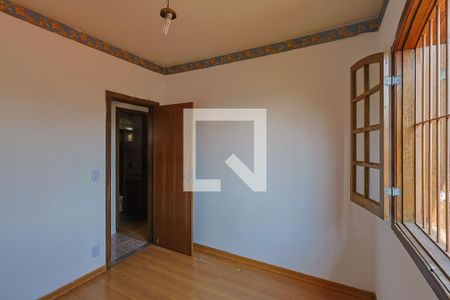 Casa à venda com 300m², 6 quartos e 2 vagas Casa à venda com 300m², 6 quartos e 2 vagasQuarto