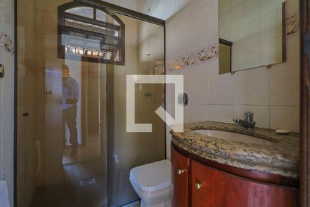 Casa à venda com 300m², 6 quartos e 2 vagas Casa à venda com 300m², 6 quartos e 2 vagasBanheiro