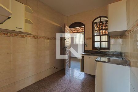 Casa à venda com 300m², 6 quartos e 2 vagas Casa à venda com 300m², 6 quartos e 2 vagasCozinha