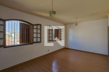 Casa à venda com 300m², 6 quartos e 2 vagas Casa à venda com 300m², 6 quartos e 2 vagasQuarto