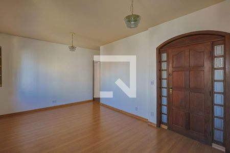 Casa à venda com 300m², 6 quartos e 2 vagas Casa à venda com 300m², 6 quartos e 2 vagasQuarto