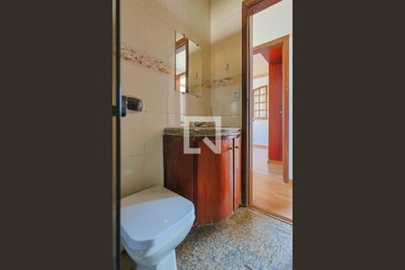 Casa à venda com 300m², 6 quartos e 2 vagas Casa à venda com 300m², 6 quartos e 2 vagasBanheiro