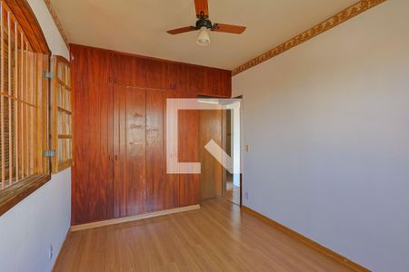 Casa à venda com 300m², 6 quartos e 2 vagas Casa à venda com 300m², 6 quartos e 2 vagasQuarto