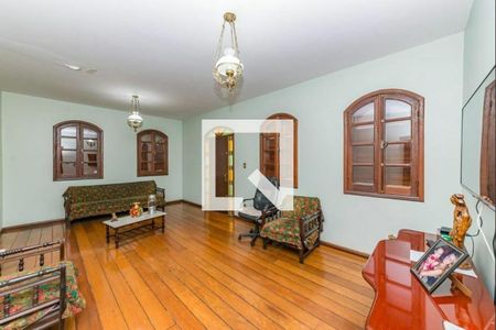 Casa à venda com 384m², 5 quartos e 4 vagas