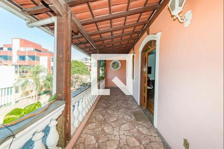 Casa à venda com 384m², 5 quartos e 4 vagas