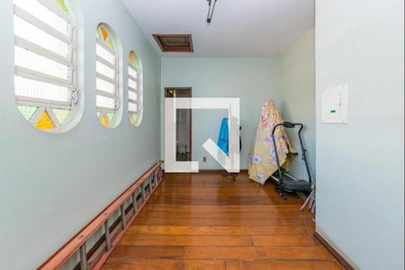 Casa à venda com 384m², 5 quartos e 4 vagas