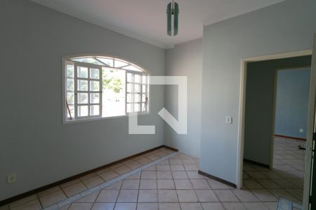 Casa à venda com 200m², 5 quartos e 6 vagas Casa à venda com 200m², 5 quartos e 6 vagasQuarto 2