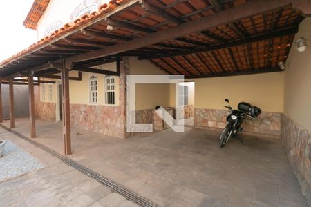 Casa à venda com 200m², 5 quartos e 6 vagas Casa à venda com 200m², 5 quartos e 6 vagasQuintal