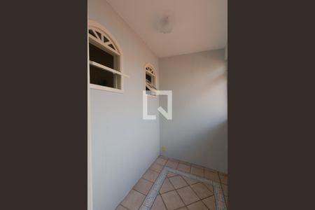 Casa à venda com 200m², 5 quartos e 6 vagas Casa à venda com 200m², 5 quartos e 6 vagasVaranda do Quarto 2