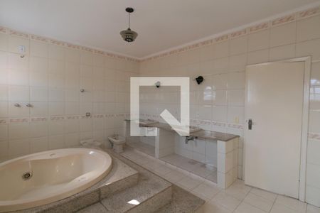 Casa à venda com 200m², 5 quartos e 6 vagas Casa à venda com 200m², 5 quartos e 6 vagasBanheiro da Suíte 2