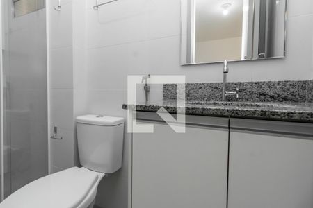 Banheiro de casa para alugar com 1 quarto, 38m² em Vila Paulistania, São Paulo