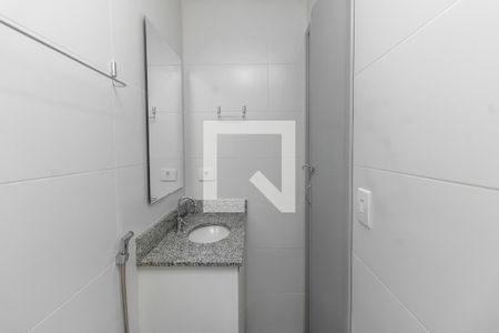 Banheiro de casa para alugar com 1 quarto, 38m² em Vila Paulistania, São Paulo