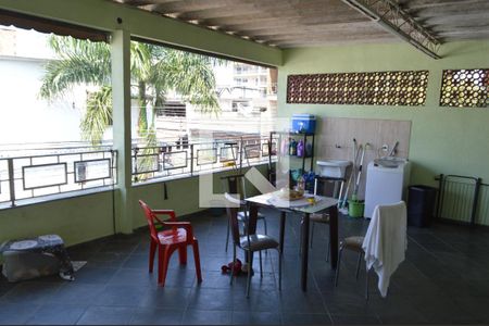 Casa de condomínio à venda com 200m², 4 quartos e 1 vagaVaranda Casa 2