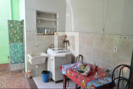 Casa de condomínio à venda com 200m², 4 quartos e 1 vagaÁrea de Serviço