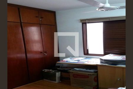 Casa à venda com 240m², 3 quartos e 3 vagas