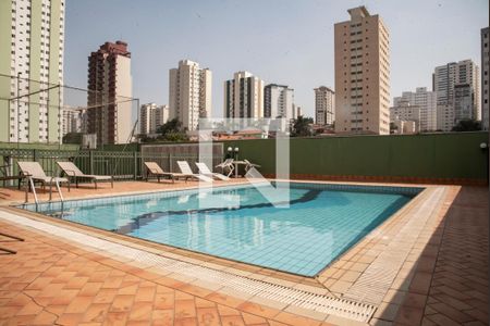 Apartamento à venda com 107m², 3 quartos e 3 vagas Apartamento à venda com 107m², 3 quartos e 3 vagasÁrea comum - Piscina