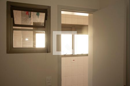 Apartamento à venda com 107m², 3 quartos e 3 vagas Apartamento à venda com 107m², 3 quartos e 3 vagasQuarto de Serviço