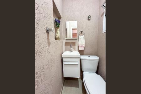 Casa à venda com 131m², 3 quartos e 2 vagas Casa à venda com 131m², 3 quartos e 2 vagasLavabo