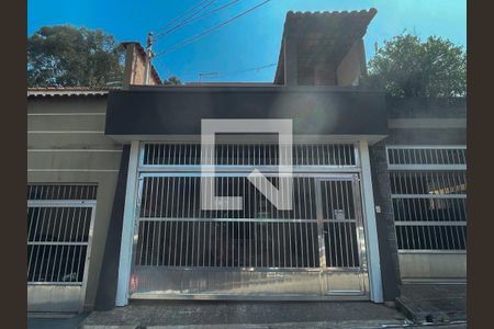 Casa à venda com 131m², 3 quartos e 2 vagas Casa à venda com 131m², 3 quartos e 2 vagasFachada