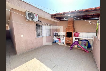 Casa à venda com 131m², 3 quartos e 2 vagas Casa à venda com 131m², 3 quartos e 2 vagasÁrea Externa