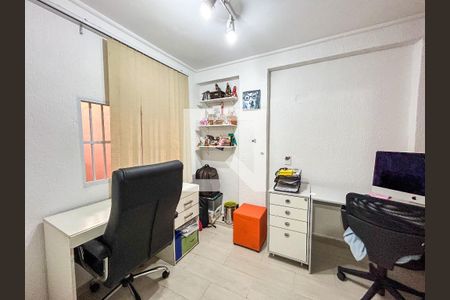 Casa à venda com 131m², 3 quartos e 2 vagas Casa à venda com 131m², 3 quartos e 2 vagasEscritório