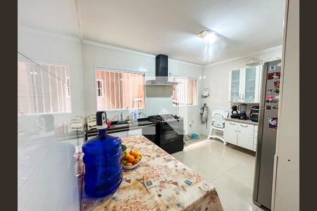 Casa à venda com 131m², 3 quartos e 2 vagas Casa à venda com 131m², 3 quartos e 2 vagasCozinha