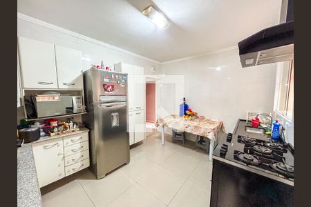 Casa à venda com 131m², 3 quartos e 2 vagas Casa à venda com 131m², 3 quartos e 2 vagasCozinha
